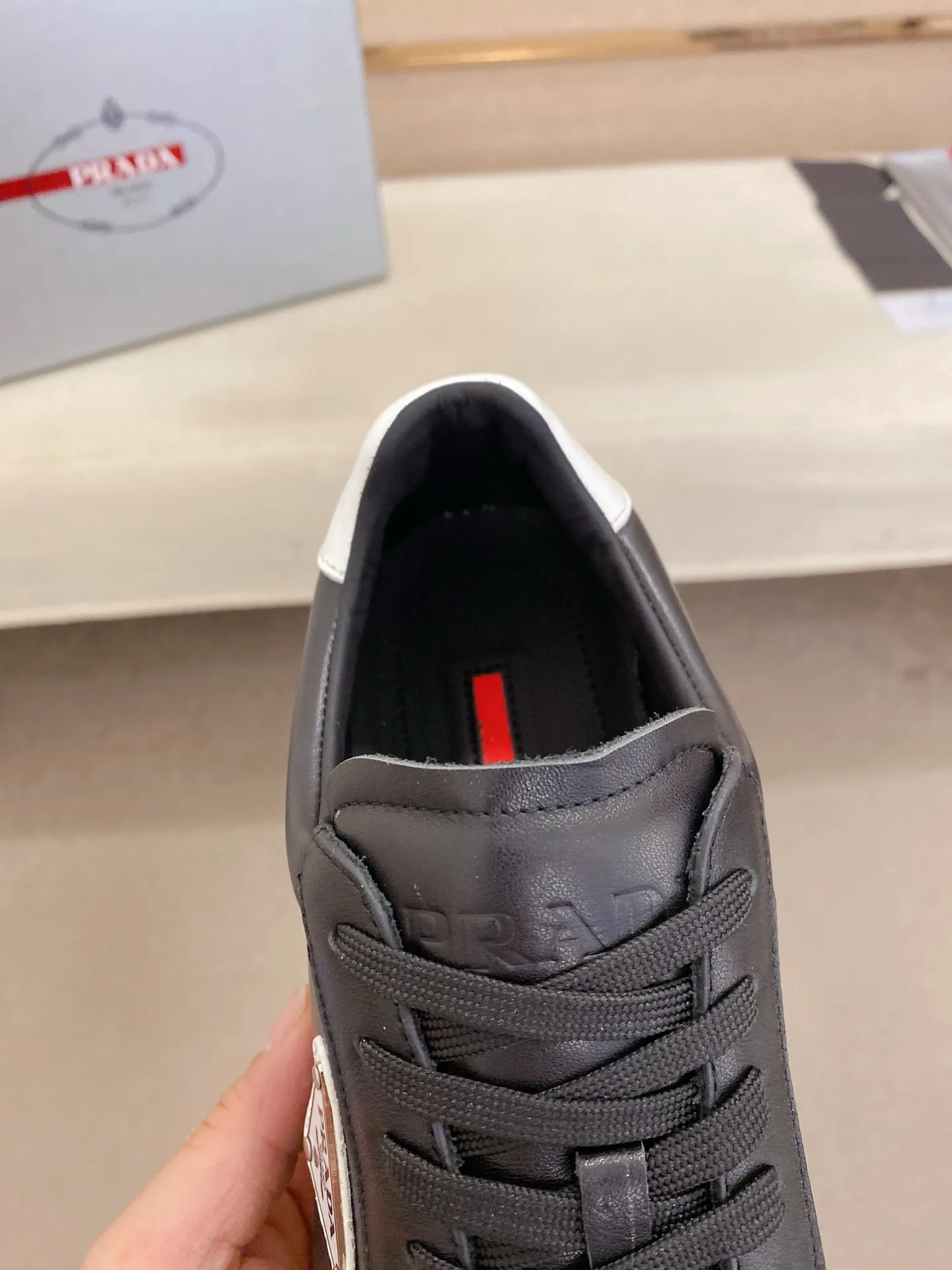 Men's shoes 💰 540💰 ✔️✔️✔️High-quality new PRADA counters are launched at the same time. The new men's shoes and 😘fabrics are selected from first-layer cowhide and are made by pure handicrafts. Lining: Full cowhide lining. 👍🏿 High-end ☄️ air-cushion molded anti-slip rubber outsole, exquisite lines, simple and elegant, comfortable and high-end for leisure travel. Code number: 38 to 44